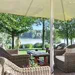 Premium Suite, River & Old Town View,free Parking Apartment