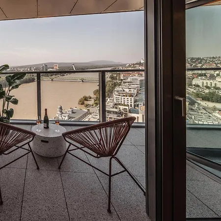 Premium Suite, River & Old Town View,free Parking Apartment *