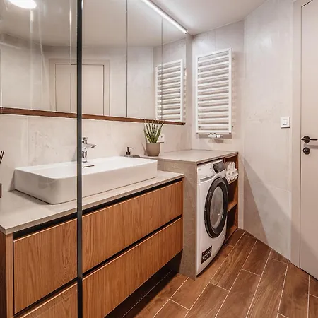 Apartment Premium Suite, River & Old Town View,free Parking *