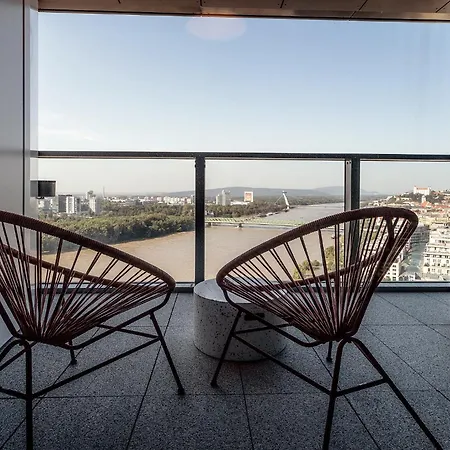 Premium Suite, River & Old Town View,free Parking Pozsony