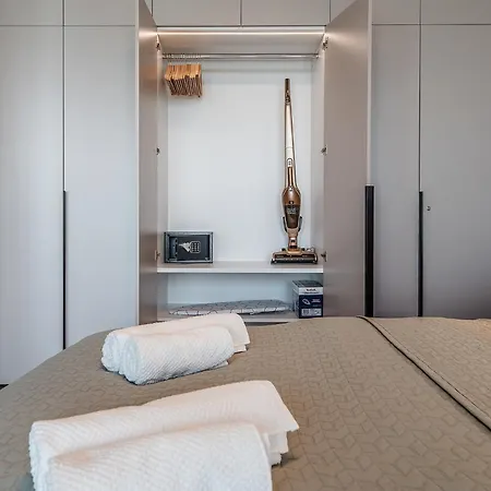 Premium Suite, River & Old Town View,free Parking Apartment Bratislava