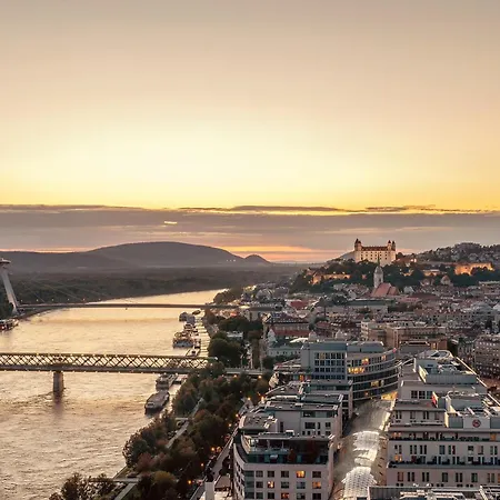 Premium Suite, River & Old Town View,free Parking * Bratislava