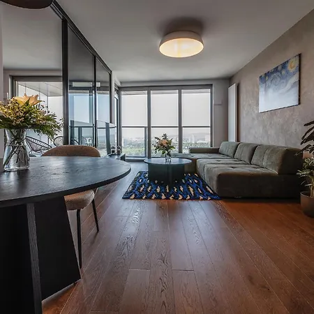 Premium Suite, River & Old Town View,free Parking Apartment