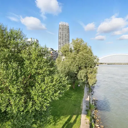 Daire Premium Suite, River & Old Town View,free Parking Bratislava