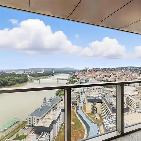 Premium Suite, River & Old Town View,free Parking Appartement Bratislava