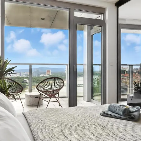 Premium Suite, River & Old Town View,free Parking ברטיסלאבה