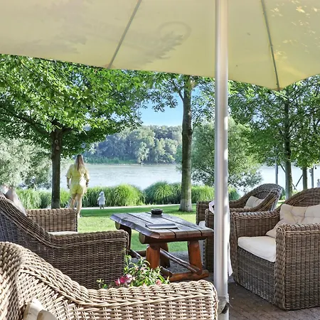 Premium Suite, River & Old Town View,free Parking Apartment