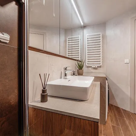 Premium Suite, River & Old Town View,free Parking Apartment *
