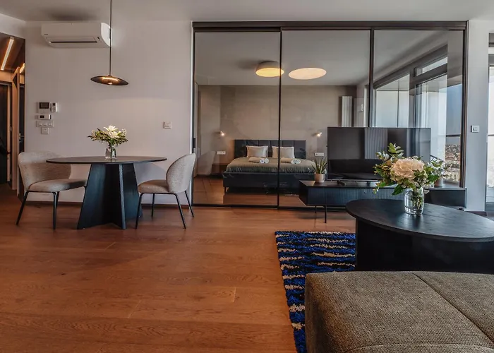 Premium Suite, River & Old Town View,free Parking Apartmán *