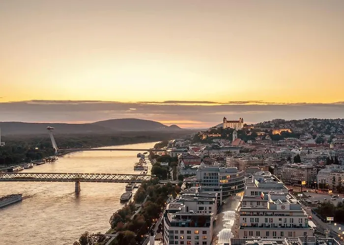 Premium Suite, River & Old Town View,free Parking Bratislava