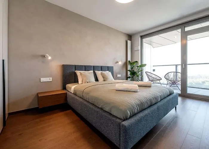 Premium Suite, River & Old Town View,free Parking Apartment Bratislava