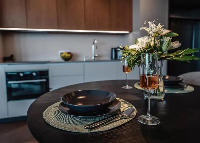 Premium Suite, River & Old Town View,free Parking Apartment *