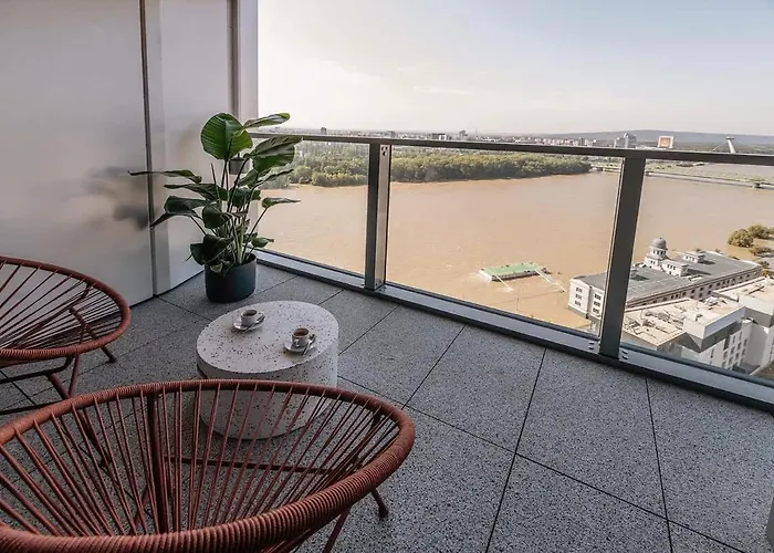 Premium Suite, River&old Town View,free Parking Apartament *