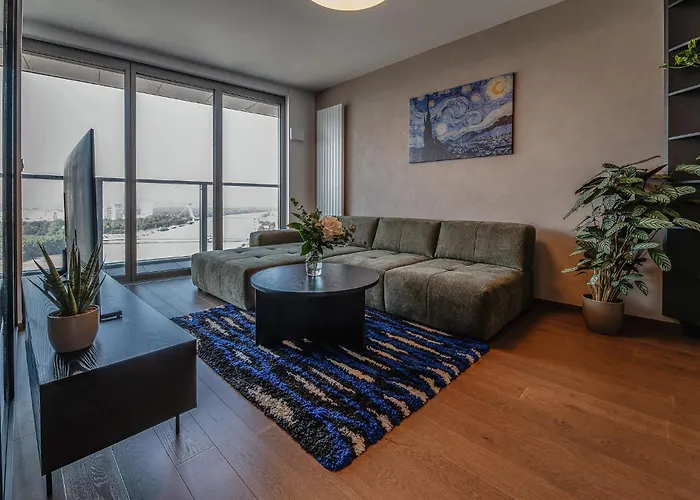 Premium Suite, River & Old Town View,free Parking