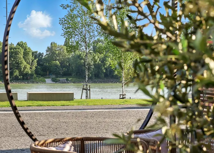 Premium Suite, River & Old Town View,free Parking * Bratislava