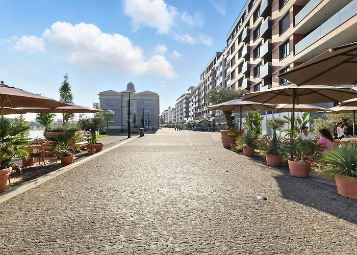 Premium Suite, River & Old Town View,free Parking Apartment