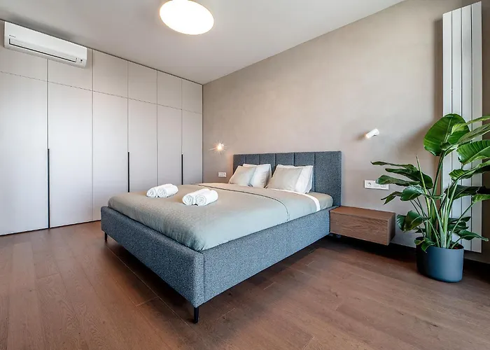 Apartment Premium Suite, River & Old Town View,free Parking