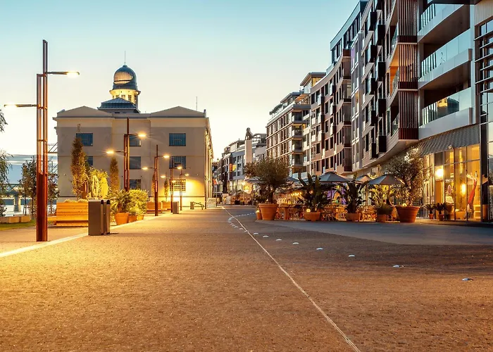 Premium Suite, River & Old Town View,free Parking Apartment *