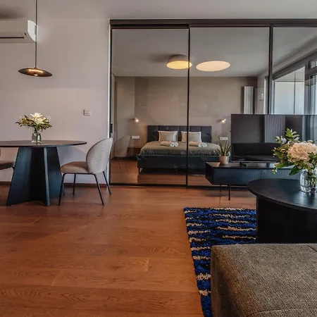 Premium Suite, River&old Town View,free Parking Apartment *