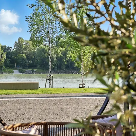 Premium Suite, River&old Town View,free Parking Pressburg