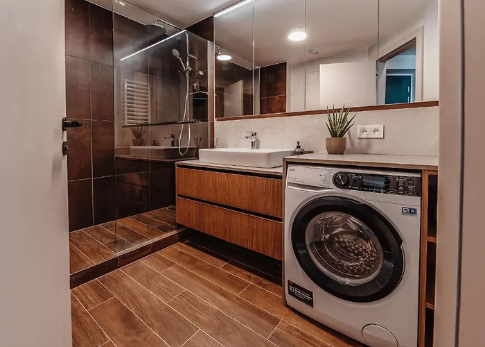 Premium Suite, River & Old Town View,free Parking