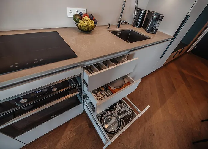 Premium Suite, River&old Town View,free Parking Apartament